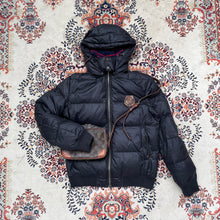 Load image into Gallery viewer, D&amp;G Crest Puffer
