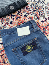 Load image into Gallery viewer, Stone Island (W32/L33) Denim Jeans
