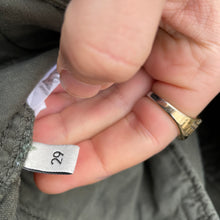 Load image into Gallery viewer, Gucci AW17 (W30, L32) Ulvebroderede Fløjlsbukser