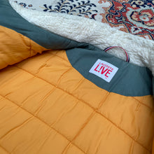 Load image into Gallery viewer, Lacoste Orange Quilted Pilotjakke
