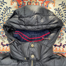 Load image into Gallery viewer, D&amp;G Crest Puffer
