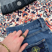 Load image into Gallery viewer, Stone Island (W32/L33) Denim Jeans
